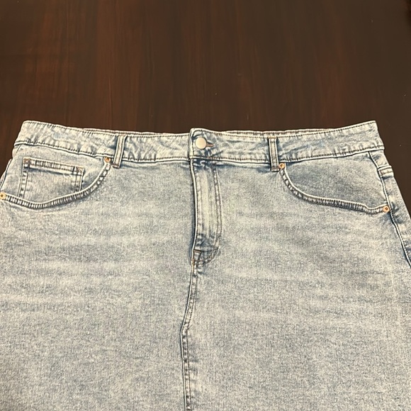 Devoted by DEX High Waist Denim Midi Skirt with Front Slit Size 2X - Picture 8 of 13